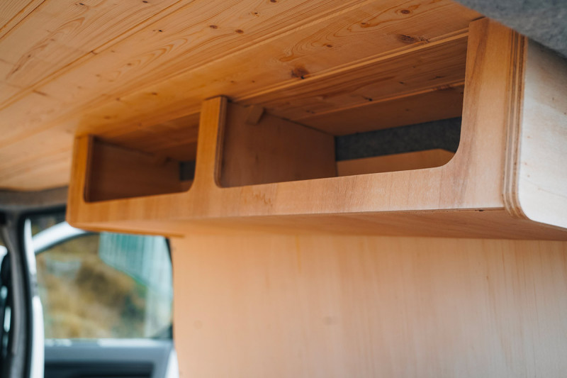Le Top Shelf D1 - Étagère haute pour van | Simple Vans