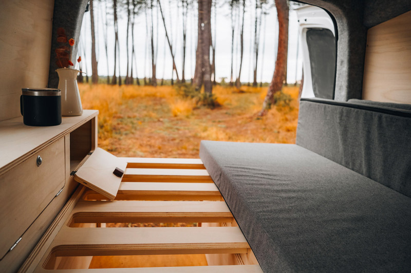 Kompakter Seitenschrank A1 - Van-Umbau VW Caddy | Simple Vans