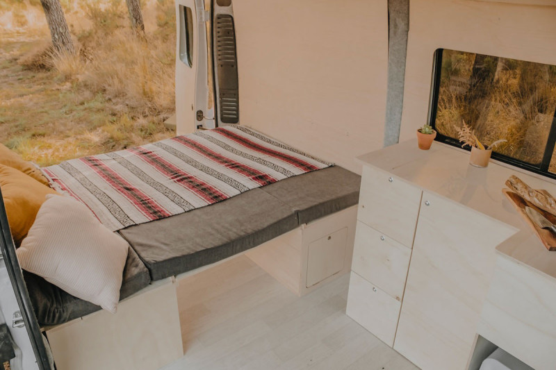 Bed PLUS Salon Queen BSL QUEEN - Large Van Conversion | Simple Vans
