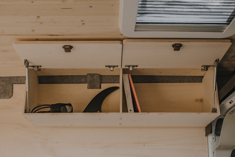 Petit Placard Haut PLUS EP2 - Aménagement grands vans | Simple Vans