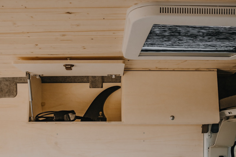 Petit Placard Haut PLUS EP2 - Aménagement grands vans | Simple Vans