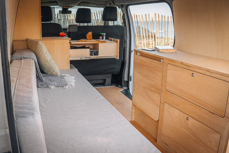 Seitenschrank Tisch A2 - Van-Umbau Trafic 3 | Simple Vans