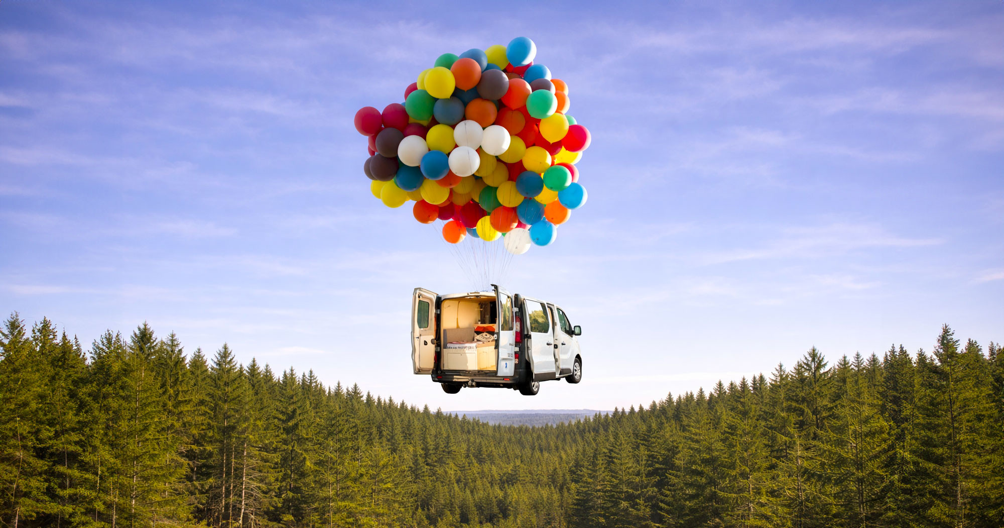 Voyager léger : pourquoi le poids de votre mobilier de van aménagé compte vraiment