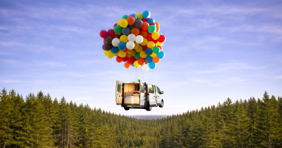 Voyager léger : pourquoi le poids de votre mobilier de van aménagé compte vraiment