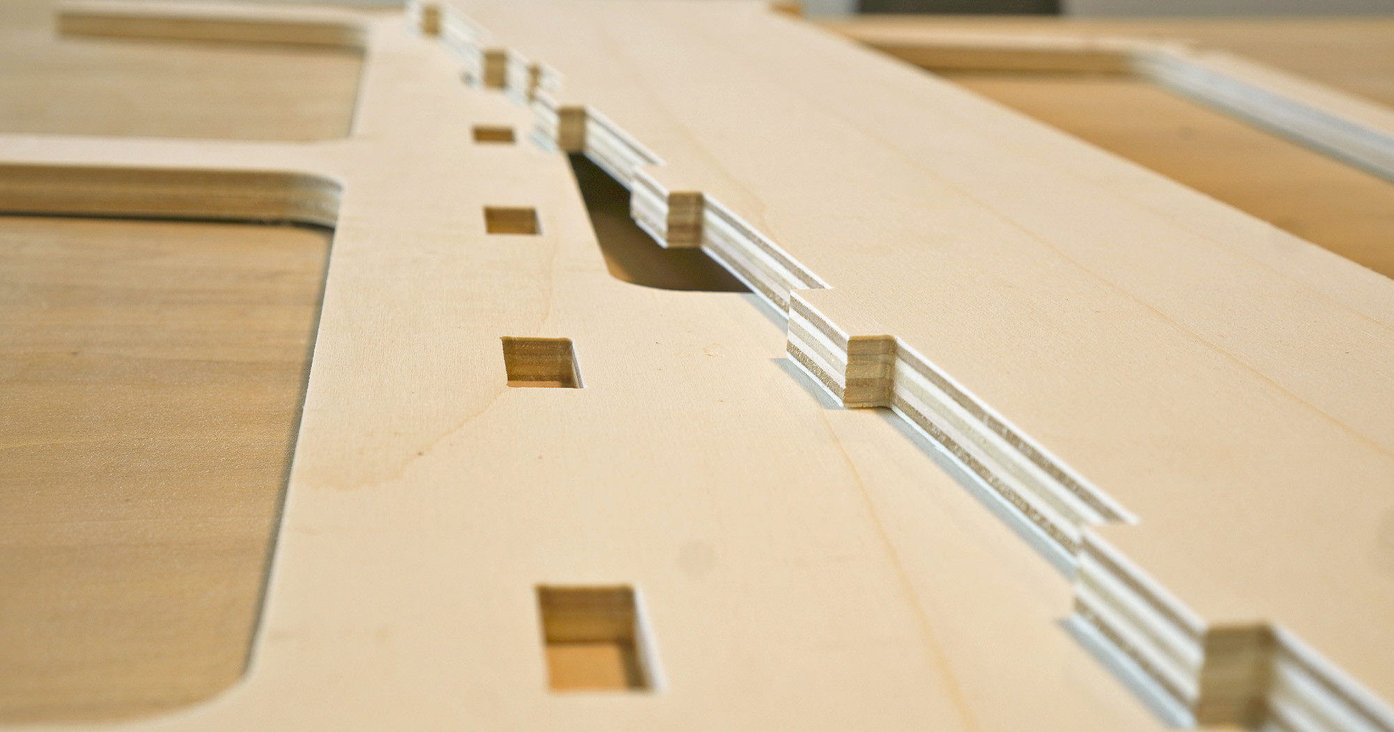 Pourquoi les meubles découpés par CNC font de meilleurs kits pour van aménagé